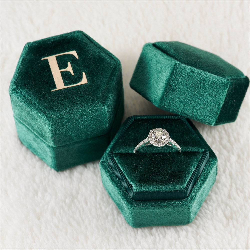 Green Hexagon Velvet Ring Box  - огляд і ціна Monogram Custom Case