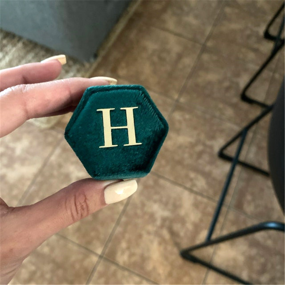 Green Hexagon Velvet Ring Box  - огляд і ціна Monogram Custom Case