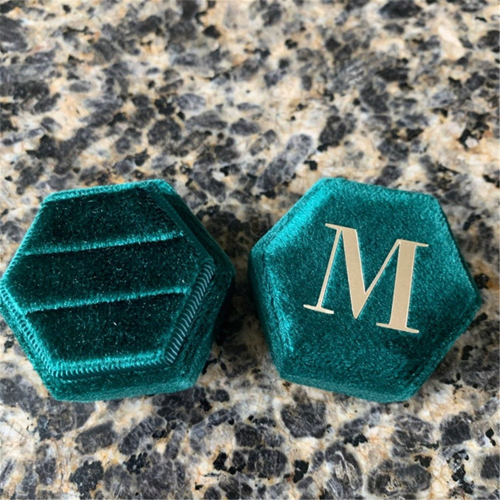 Green Hexagon Velvet Ring Box  - огляд і ціна Monogram Custom Case